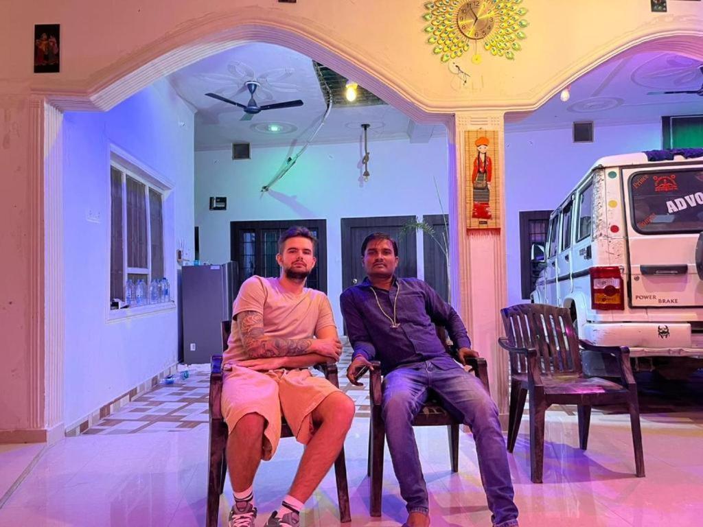 Khajuraho Hostel エクステリア 写真